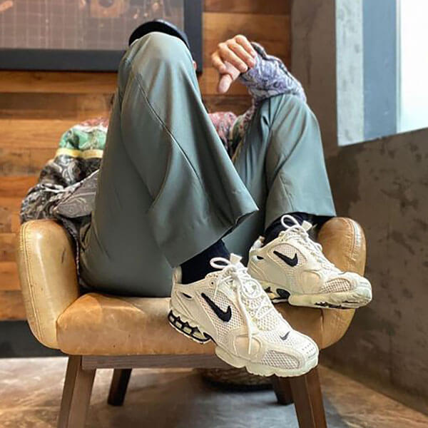 スピリドン stussy 偽物 ナイキ ステューシー コラボ Air Zoom 
