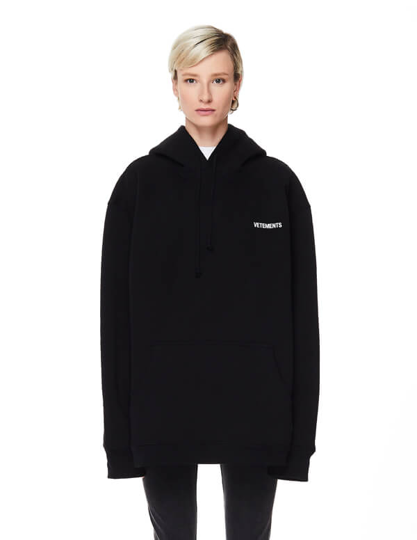 ヴェトモン ロゴ パーカー 偽物 VETEMENTS ブラックコットン フード 