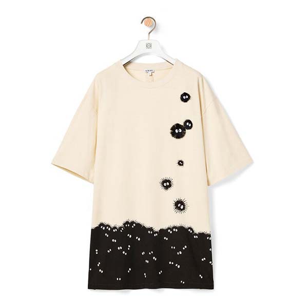素敵に着こなしてますね ロエベ トトロ tシャツ 21SS ダストバニー