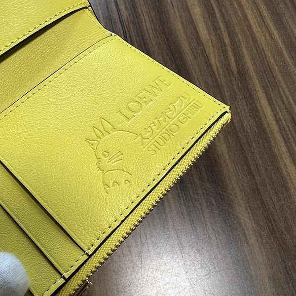 ロエベ×ジブリ オオトリさま バーティカル ウォレット 偽物 スモール