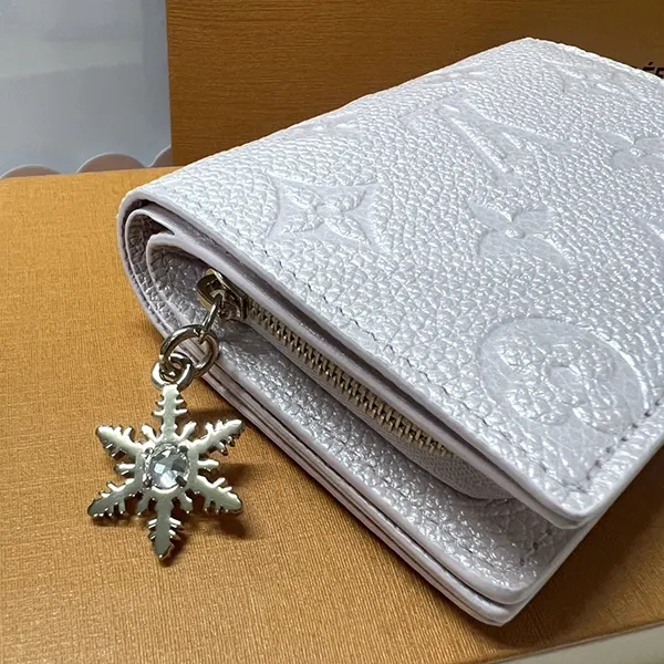 ルイヴィトン ポルトフォイユ・クレア 二つ折り財布 偽物 M26515ルイ
