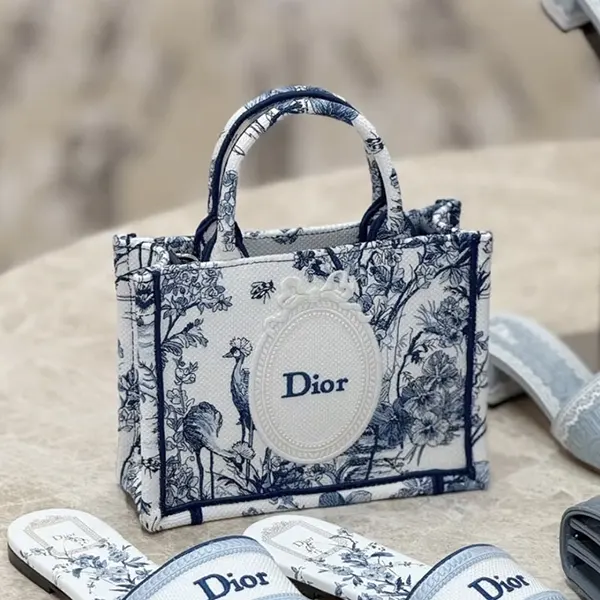 ナンシー/ブックトート専用 2026新色ディオール Book Tote バッグ コピー ミニ ブックトート