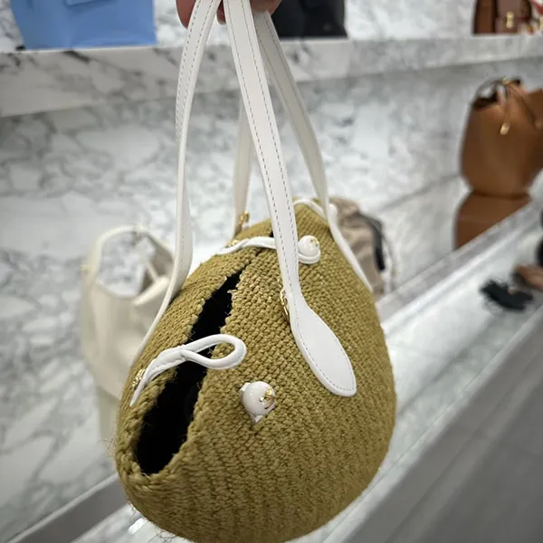待望の再入荷【ナチュラルな雰囲気】セリーヌ ラフィア かごバッグ