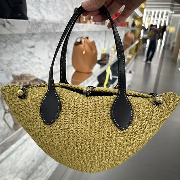 待望の再入荷【ナチュラルな雰囲気】セリーヌ ラフィア かごバッグ