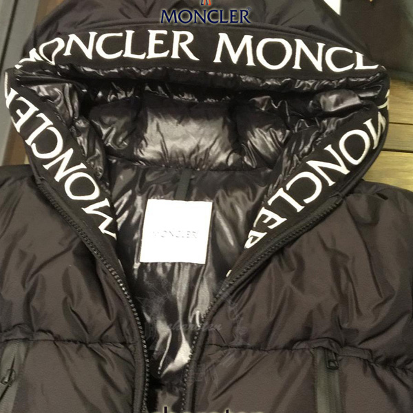 モンクレール ダウン コピー 少し開けてロゴをチラ見せ☆最新作MONTCLA 